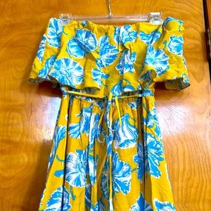 Lulu’s Maxi Dress, beautiful floral tropical print! Worn once. Size M